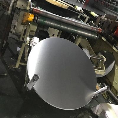 খাদ1060 HO তাপমাত্রা 0.70mm বেধ 440mm ব্যাসার্ধ প্রিপেইন্ট অ্যালুমিনিয়াম ডিস্ক অ্যালুমিনিয়াম বৃত্ত ট্রাফিক সতর্কতা সাইন তৈরির জন্য ব্যবহৃত