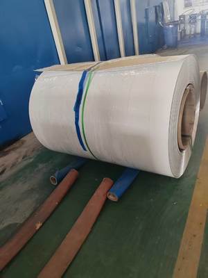 প্যাটিও কভারের জন্য 0.75 মিমি পুরু অ্যালয় 3105 H24 22 গেজ হোয়াইট কালার হাই ইমপ্যাক্ট প্রি-পেইন্টেড অ্যালুমিনিয়াম কয়েল সহ Pvdf পেইন্ট