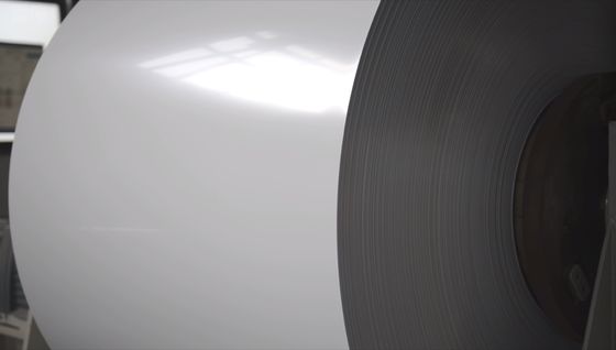 সাদা / সাদা RAL 9010 রঙ - কুণ্ডলী 3105 H44 এ প্রলিপ্ত অ্যালুমিনিয়াম শীট গটার বা ডাউনস্পাউট তৈরির জন্য